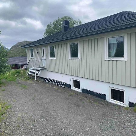 Leilighet Med Balkong Og Havutsikt Pa Napp. ภายนอก รูปภาพ