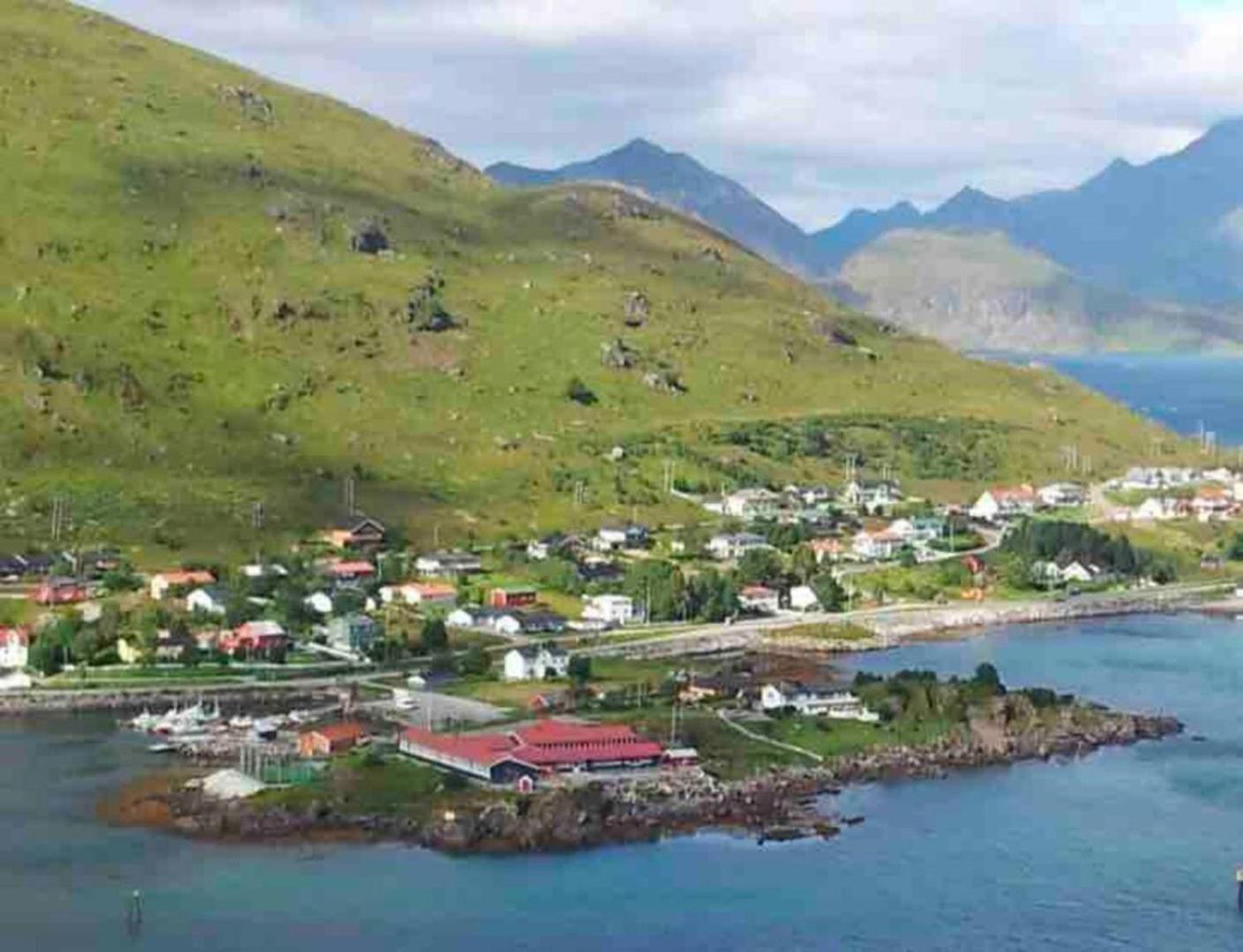 Leilighet Med Balkong Og Havutsikt Pa Napp. ภายนอก รูปภาพ