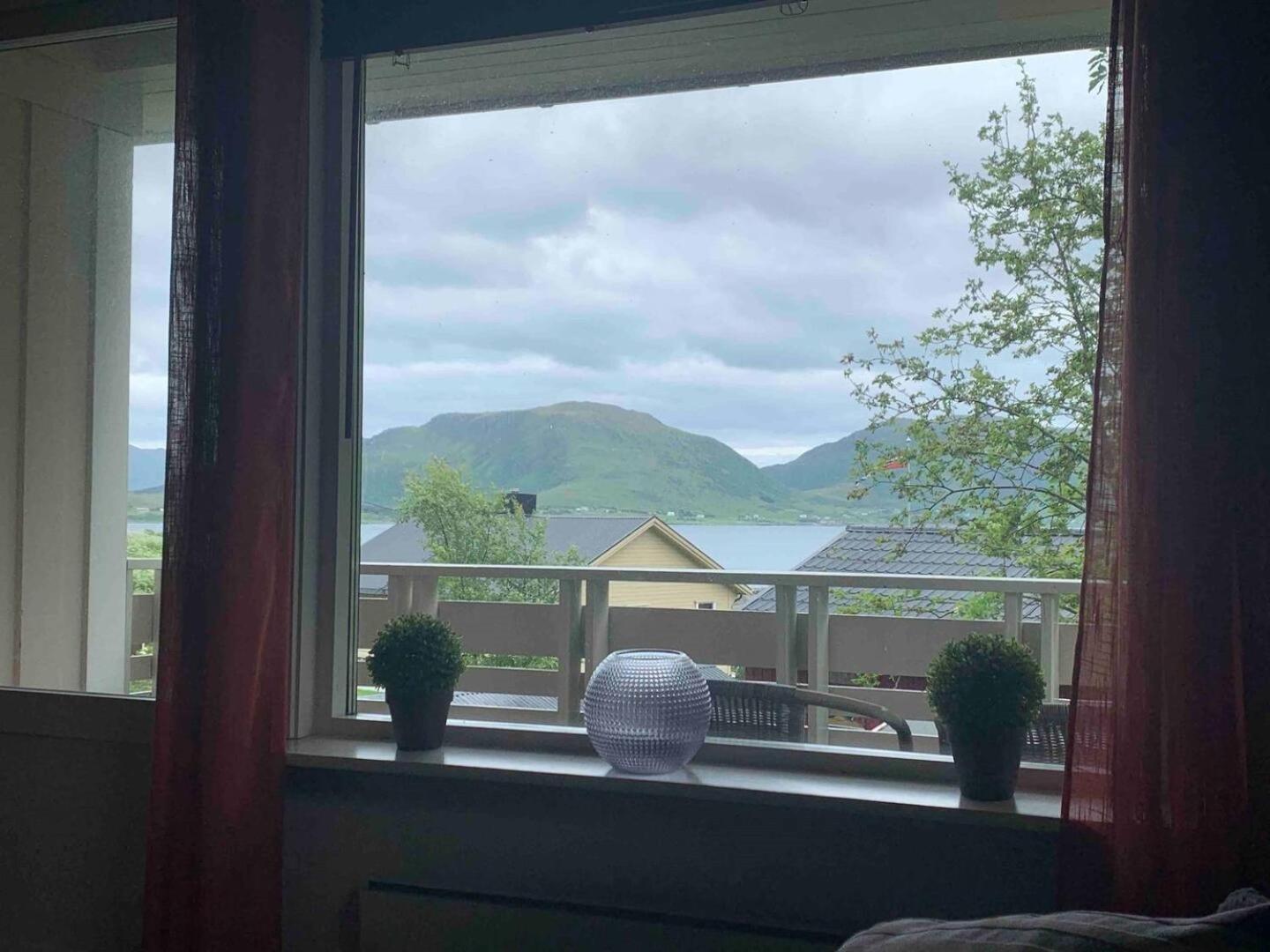 Leilighet Med Balkong Og Havutsikt Pa Napp. ภายนอก รูปภาพ
